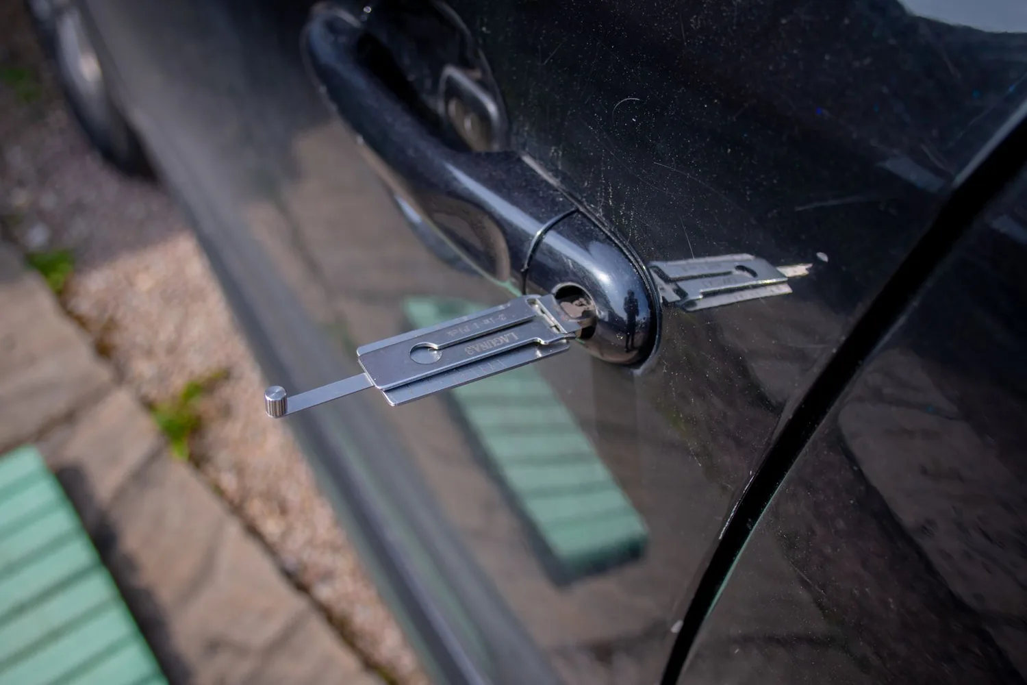 Opening a car door without damage
